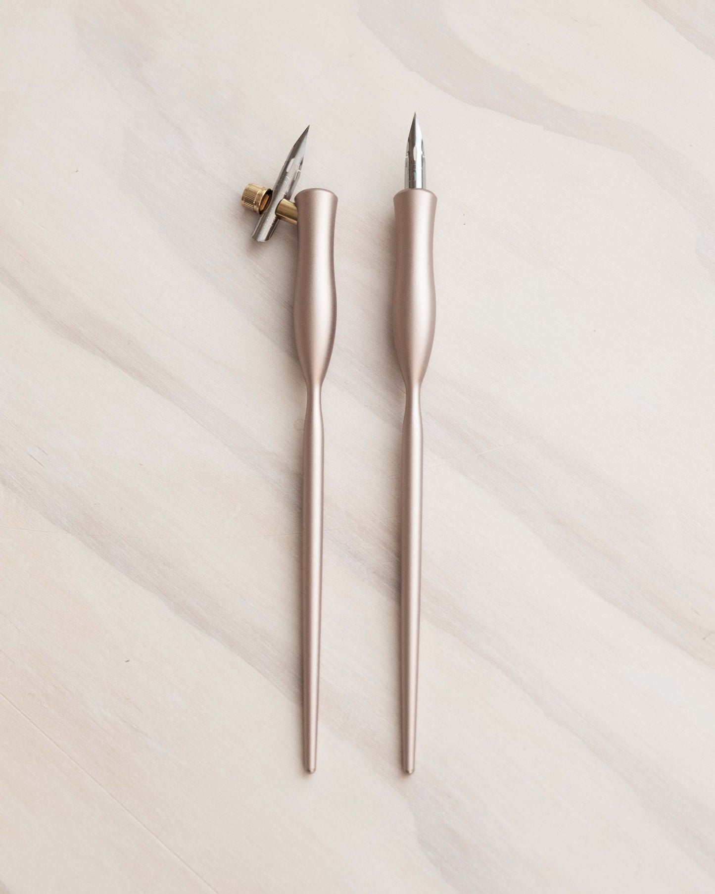 Flourish Calligraphy Pen: Rose Gold / Oblique (nib at an angle)