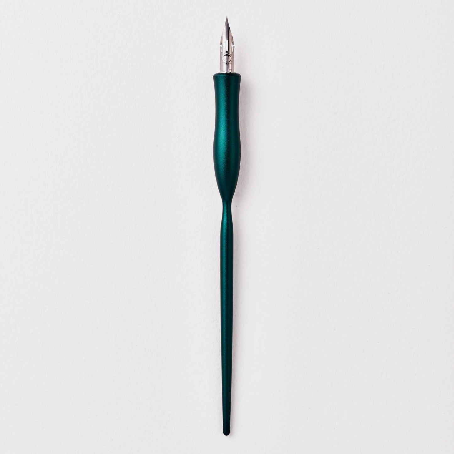 Flourish Calligraphy Pen: Ivy / Oblique (nib at an angle)