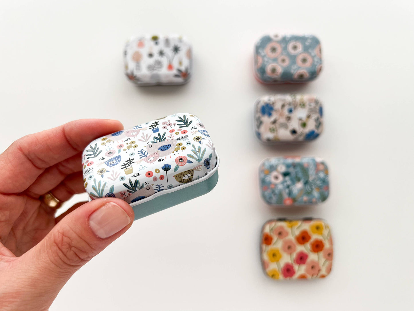 Magnetic needle tin, floral needle case, needle keeper