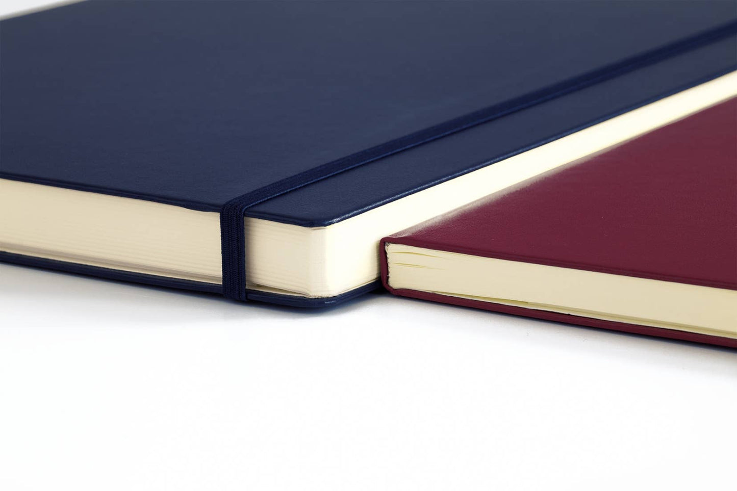 Notebooks - Master Slim (A4+) - 123 pages: Black / Dotted