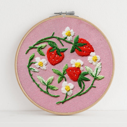 Antiquaria Mini Strawberries 4" Embroidery Kit