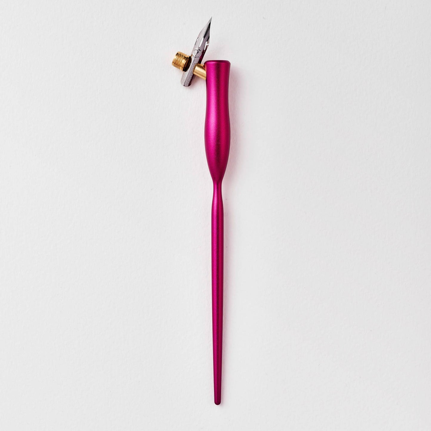 Flourish Calligraphy Pen: Mulberry / Oblique (nib at an angle)