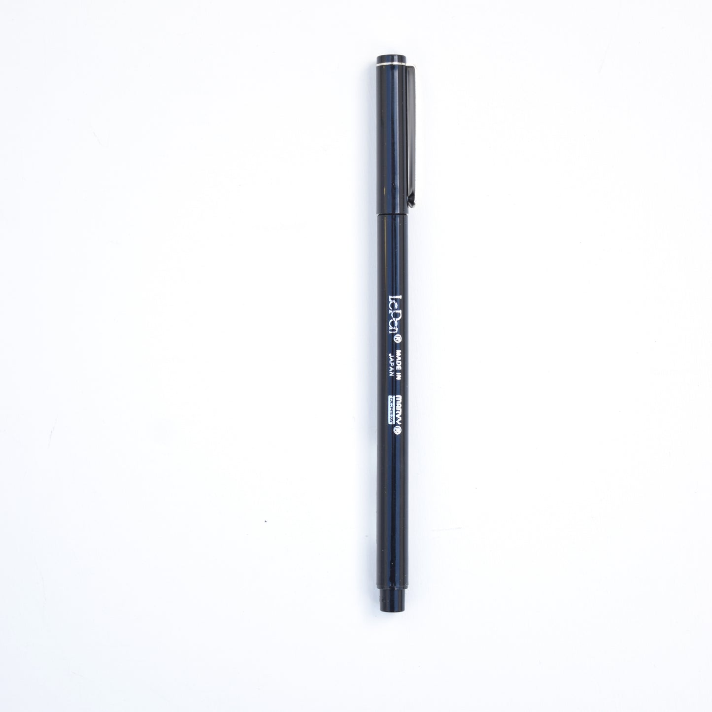 Le Pen Black - classic black ink pen with fine tip for precise writing, great for everyday use and professional settings